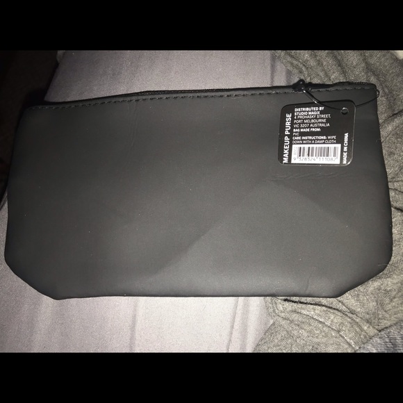 NWT Cosmetic Bag - Picture 2 of 3